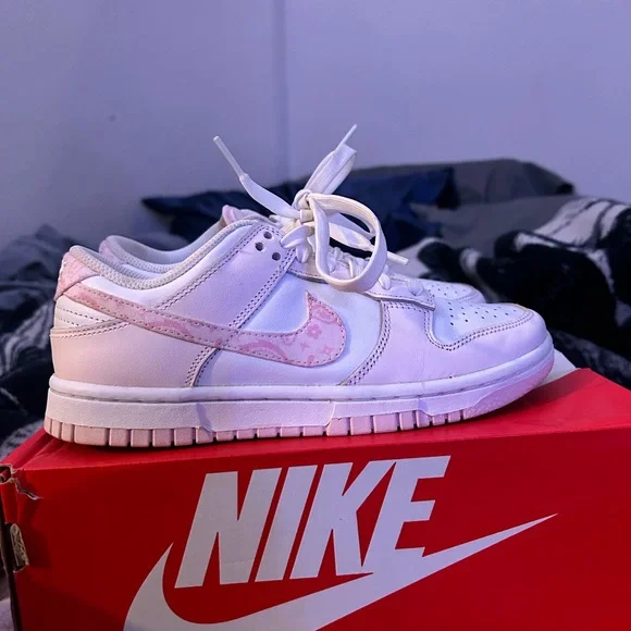 Women’s Nike Dunk Low ‘Pink Paisley’ Size 6/ Used